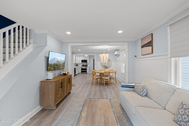 Building Photo - 11 Center St