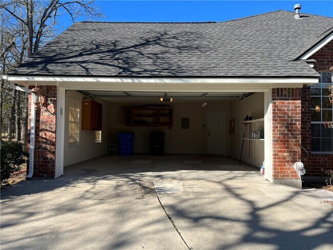 Building Photo - 137 Hornsby Trail
