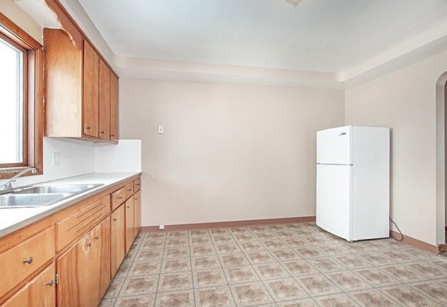 Building Photo - 4633 Warner Rd