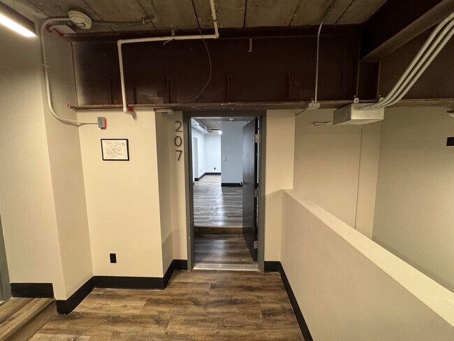 Building Photo - 217 S Badger Ave