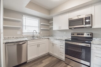 Building Photo - 3353 Sherwood Dr
