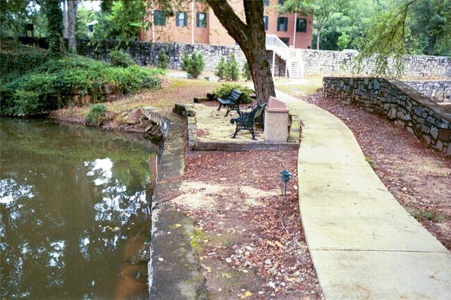 Building Photo - 24105 Plantation Dr NE