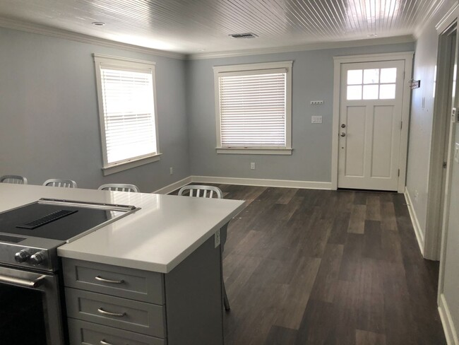 Building Photo - Beautifully Remodeled 3/2 House with Two C...