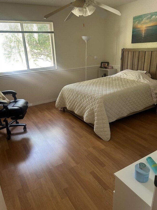 Building Photo - 2398 Pasadena Way