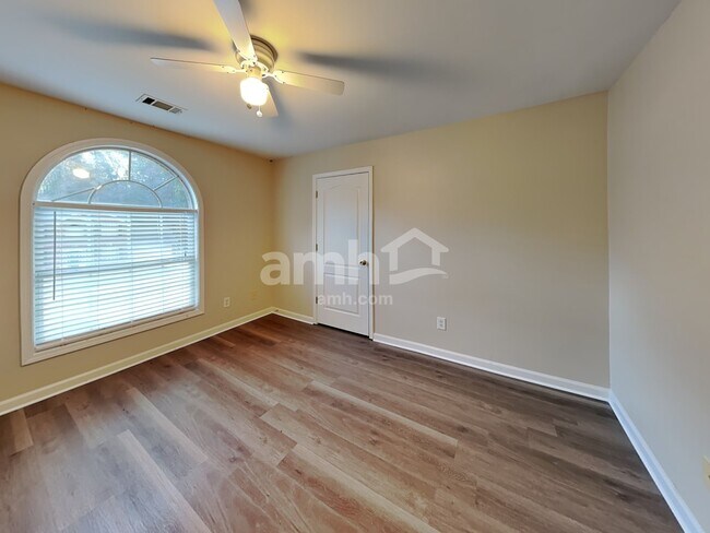 Building Photo - 1054 Falls Brooke Dr