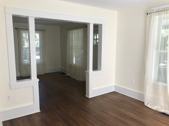 Living Room/Family Room - 14 Main St