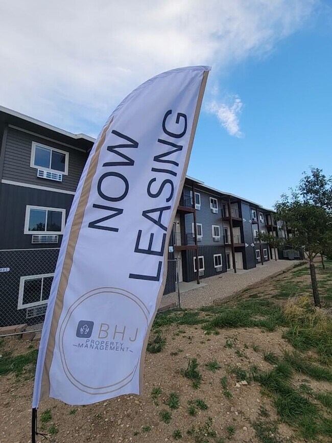 Building Photo - 2 bed/ 1.5 bath in Brand New Soldier Ridge...