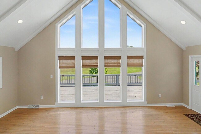 Building Photo - 209 Casparus Way