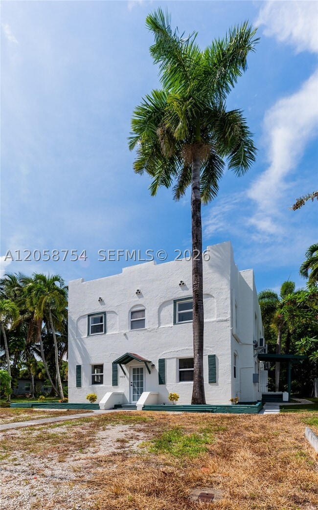Building Photo - 709 SW 4th St