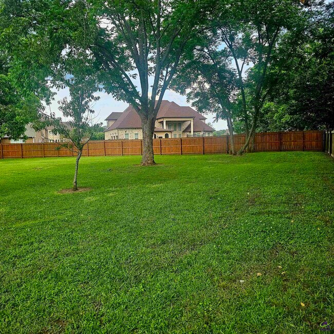 Building Photo - 316 Montview Way