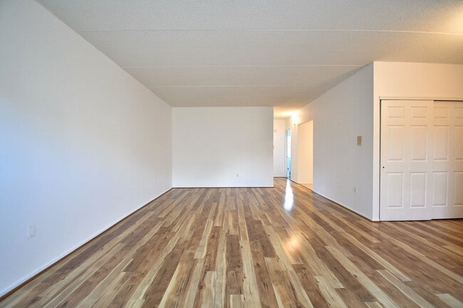 Building Photo - 811 Elton Ave