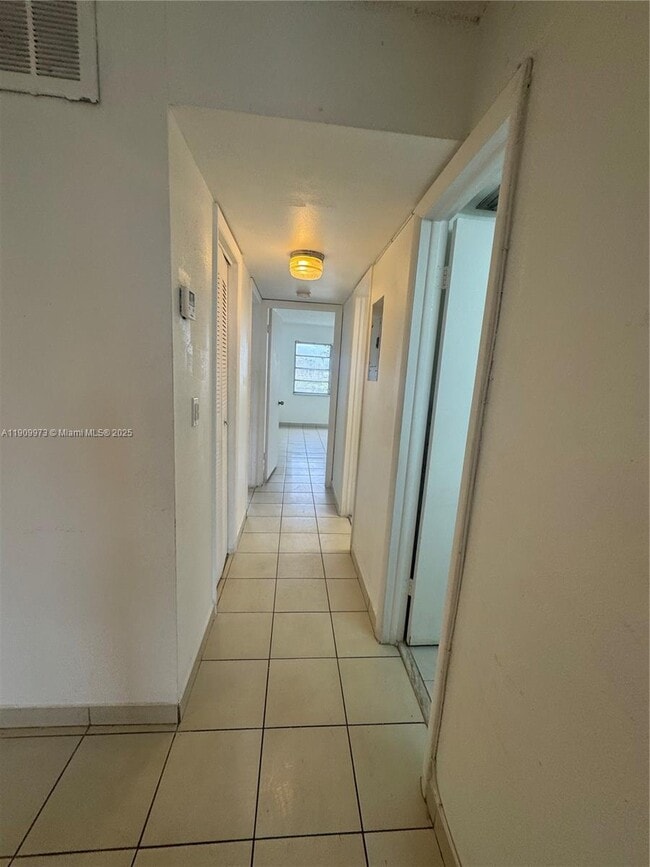 Building Photo - 20120 NE 2nd Ave