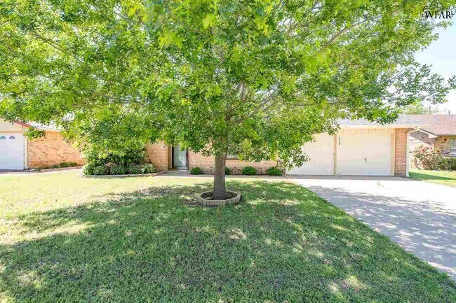 Building Photo - 4925 Big Bend Dr