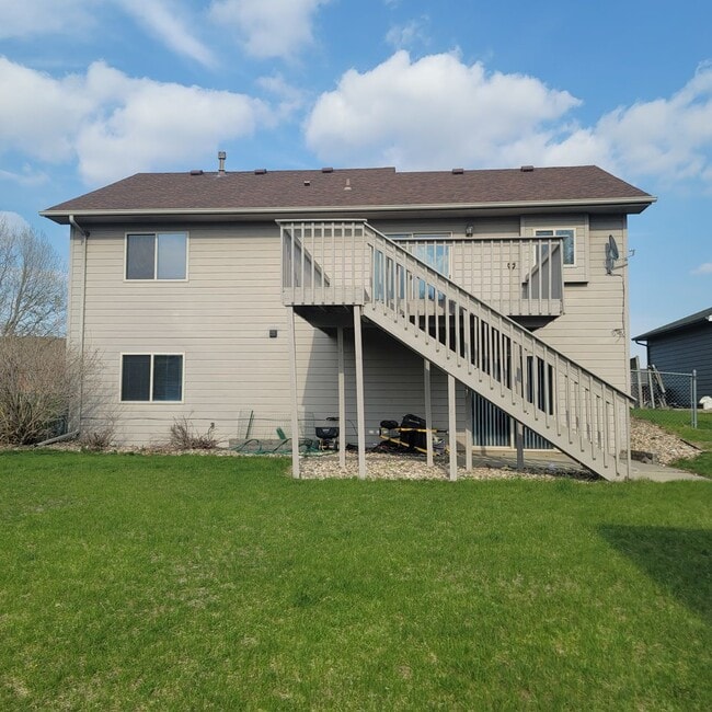 Building Photo - 3 bedroom, 2 bath, single family home.