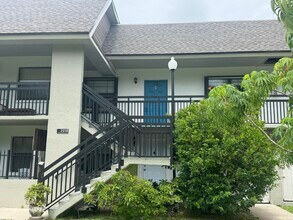 Building Photo - 2018 SW 29th Ct