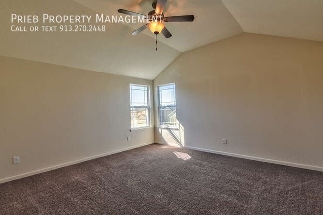 Building Photo - 318 N Ferrel St