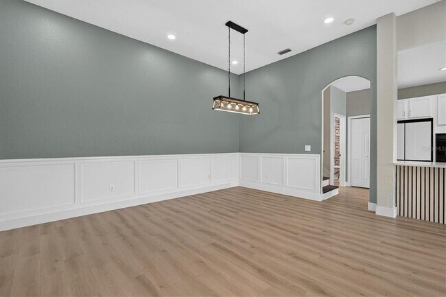 Building Photo - 10725 Banfield Dr