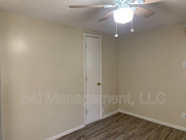 Building Photo - 512 Burr St