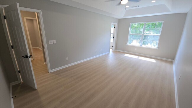 Building Photo - 614 Summerhill Dr