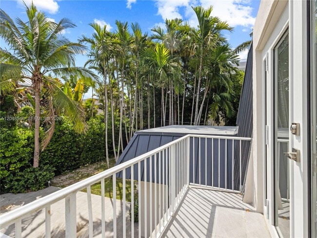 Building Photo - 651 S Mashta Dr