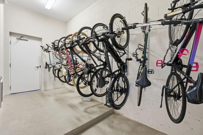 Building Photo - 989 S Buchanan St