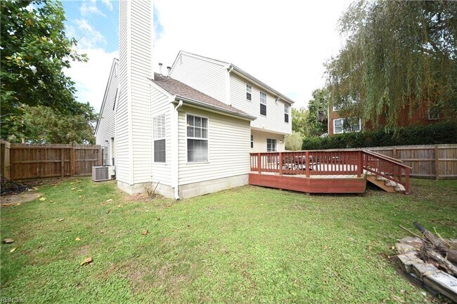 Building Photo - 1549 River Creek Crescent