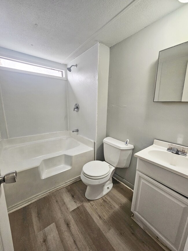 Building Photo - 412 McElhaney Rd