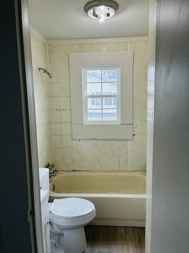 Building Photo - 508 Riley St