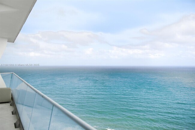 Primary Photo - 16901 Collins Ave
