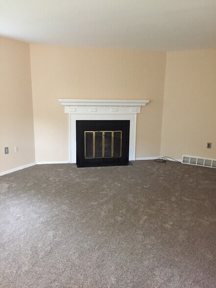 Living room with fireplace - 1401 Whitpain Hls