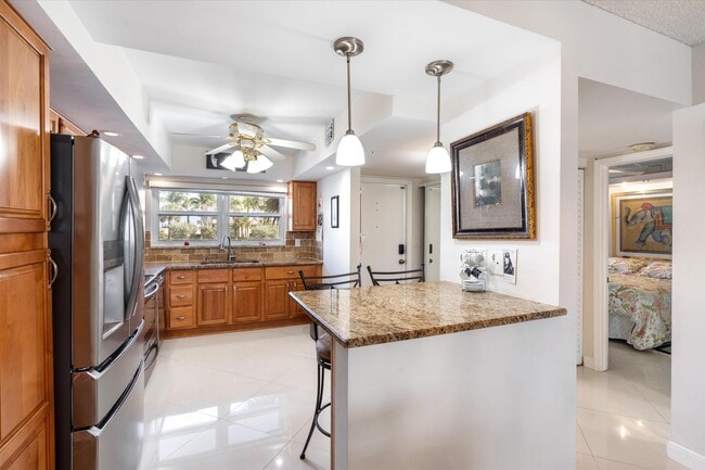 Building Photo - 3224 S Ocean Blvd