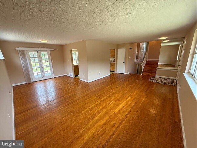 Building Photo - 7104 Adelphi Rd