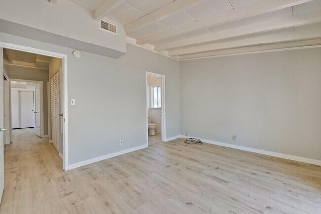 Building Photo - 3049 Harding Ave