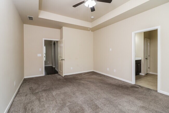 Building Photo - 2950 E Captiva Dr