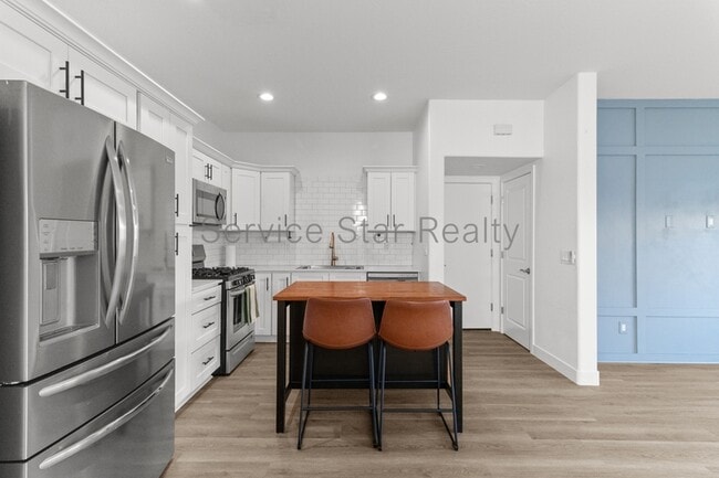 Building Photo - 3218 W Glendale Ave