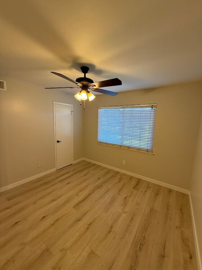 Building Photo - Beautiful 4 Bedroom, 2 Bathroom, Sylmar Home! Ready for Move-In!