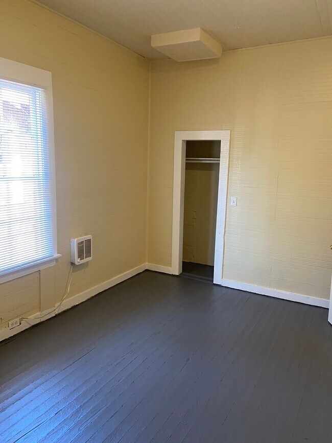 Building Photo - **AVAILABLE NOW**3 Bedroom / 1 Bathroom Home for Rent off 2nd Avenue in Columbus, GA***