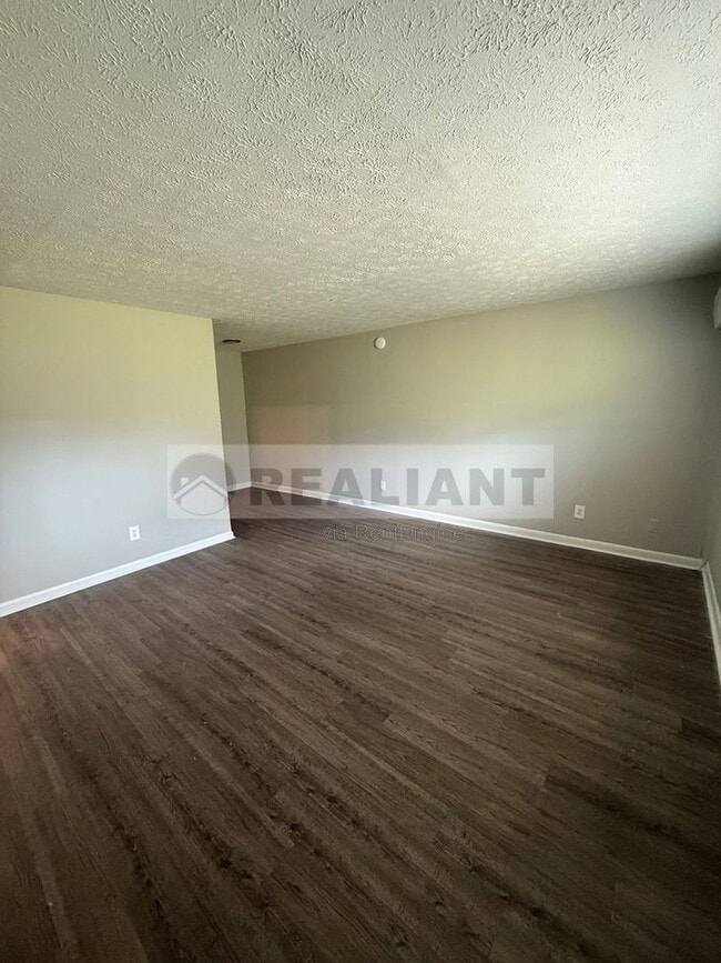 Building Photo - 2082 Fairmont Ct