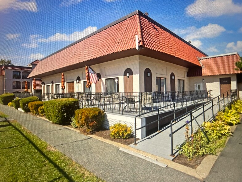 Building Photo - 24 Madrid Sq