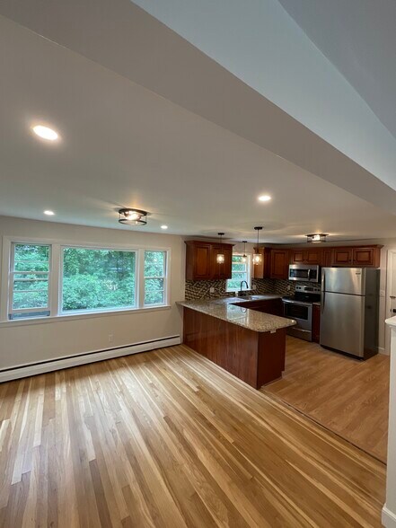 Building Photo - 22 Little Tree Ln