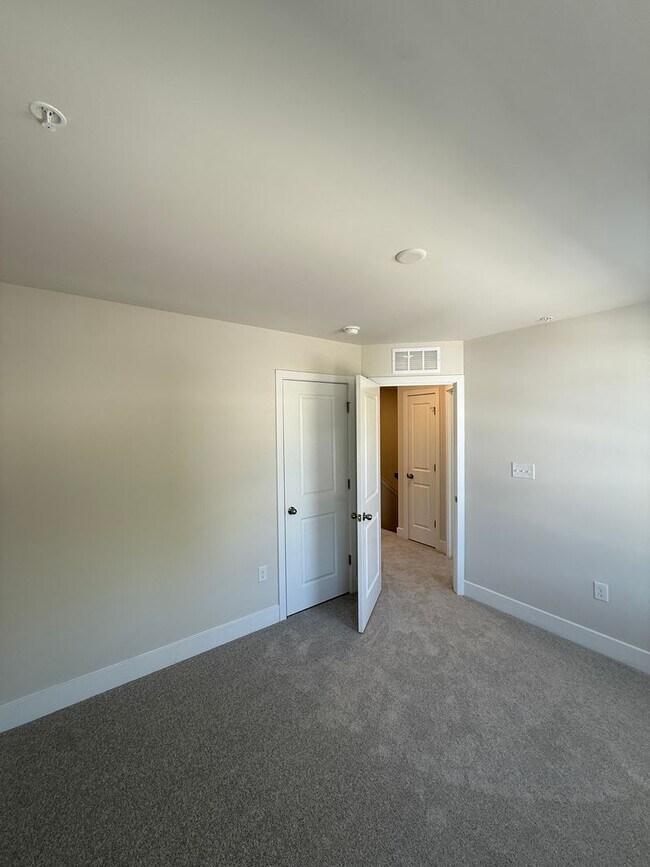 Building Photo - New Townhome Near Route 50 & Downtown Cambridge- RENT SPECIAL Free 2nd Months Rent