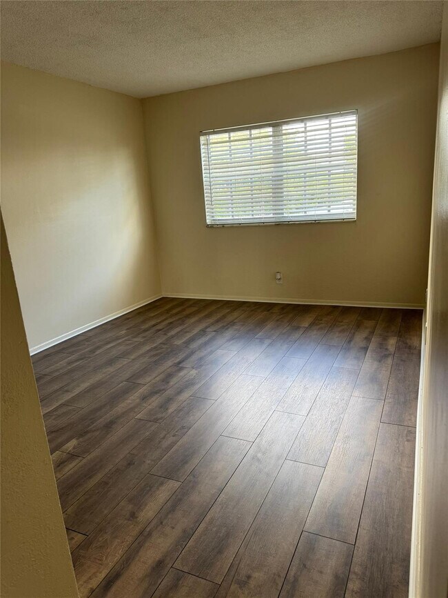 Building Photo - 1407 NE 56th St