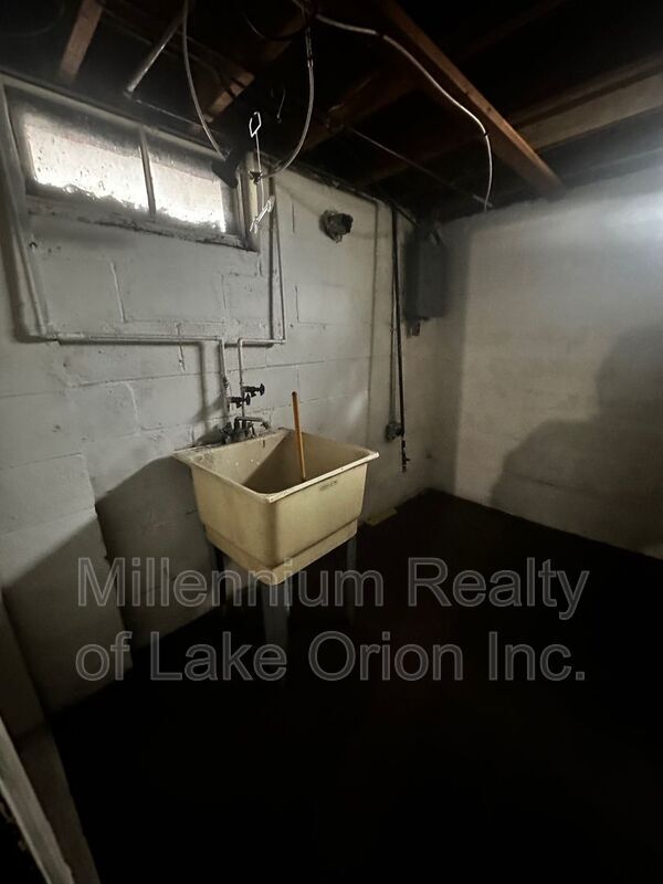 Building Photo - 21 E Fairmount Ave