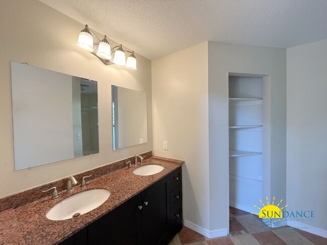 Building Photo - Stunning 3 Bedroom Home in desirable Crosswinds Landing of Fort Walton!