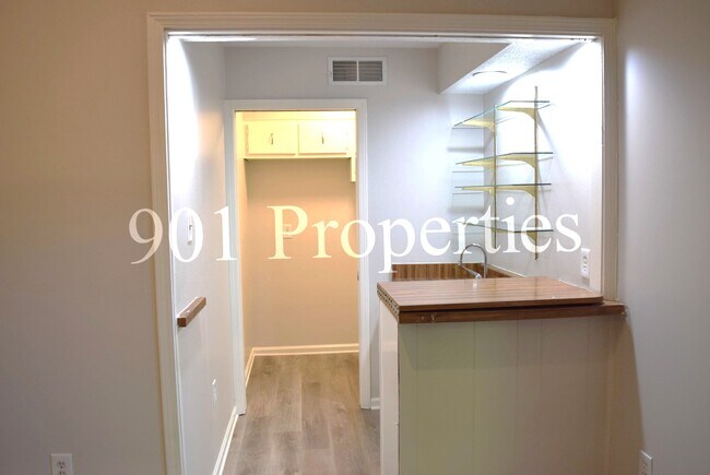 Building Photo - 8660 Beechcroft Pl N