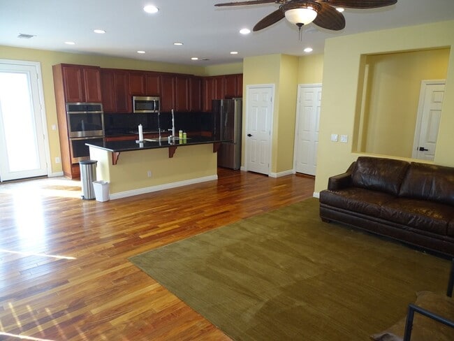 Building Photo - West Summerlin 5 Bedroom, Bed & Full Bath 1st Floor, Beauty