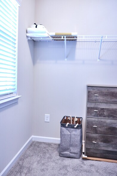 Building Photo - Room in Townhome on Bayrose Cir