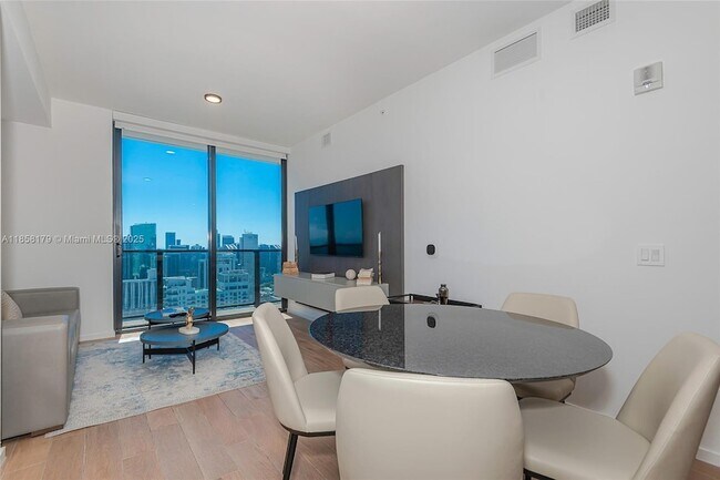 Building Photo - 398 NE 5th St