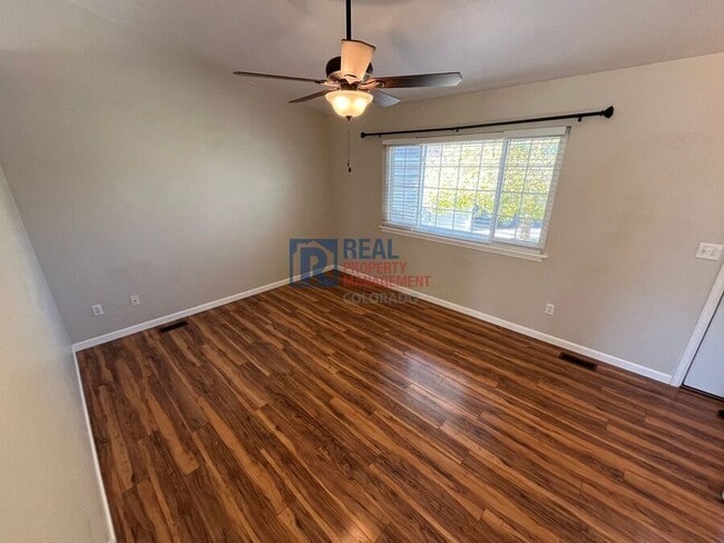 Building Photo - 4000 Dove Ln