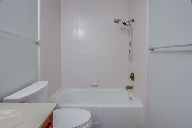 Building Photo - 4 bedroom home in amazing La Costa Community!